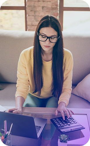 solution-cpe Woman using a computer